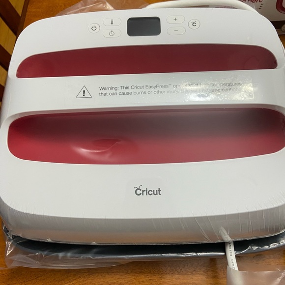 ***SOLD***.  Cricut Heat Press lot - Picture 3 of 6